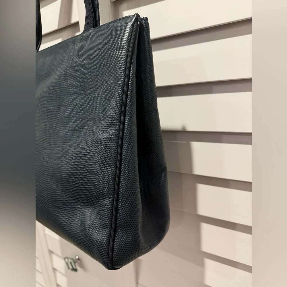 Salvatore Ferragamo Pre owned Vala Vintage Leather Tote Bag in good condition. - Picture 5 of 8